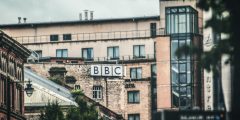 أفضل كورسات هيئة الإذاعة البريطانية BBC لتعلم اللغة الإنجليزية في عام 2023